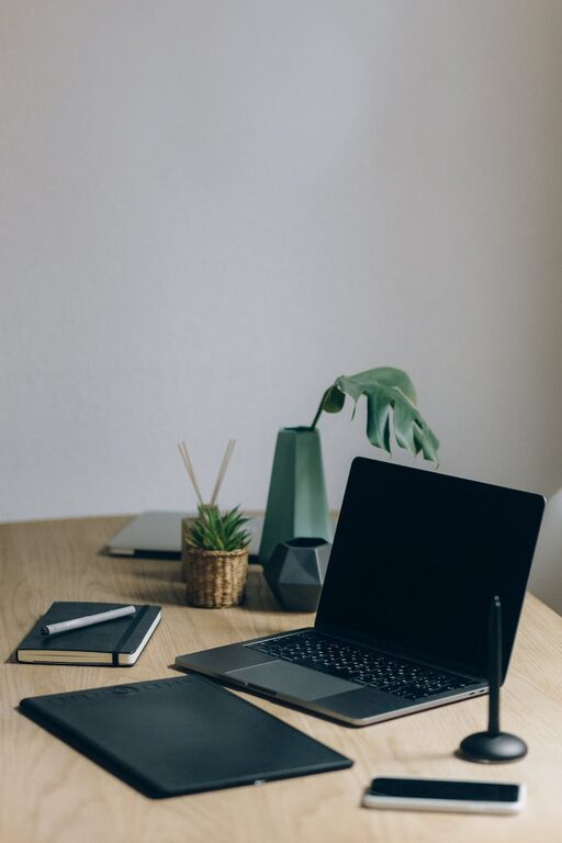 Tips prácticos para organizar tu espacio de trabajo en casa y mejorar la productividad
