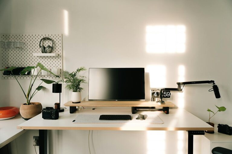 Consejos prácticos para organizar tu espacio de trabajo en casa y ser más productivo